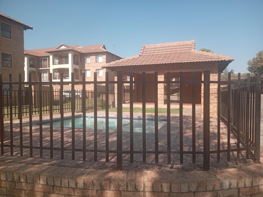 2 Bedroom Property for Sale in Noordwyk Gauteng
