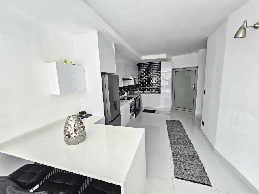 To Let 2 Bedroom Property for Rent in Sandown Gauteng