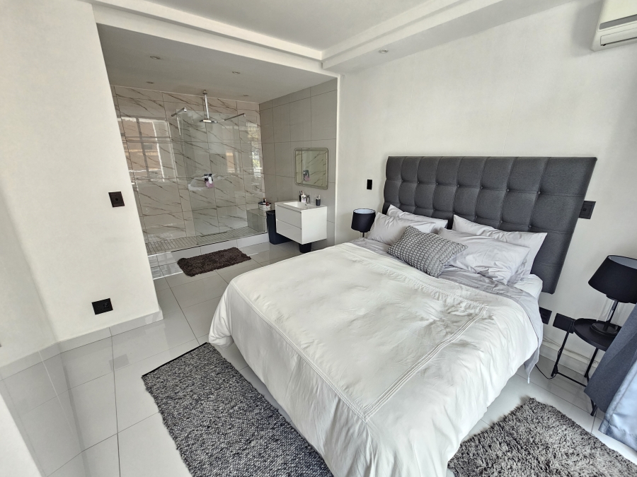 To Let 2 Bedroom Property for Rent in Sandown Gauteng