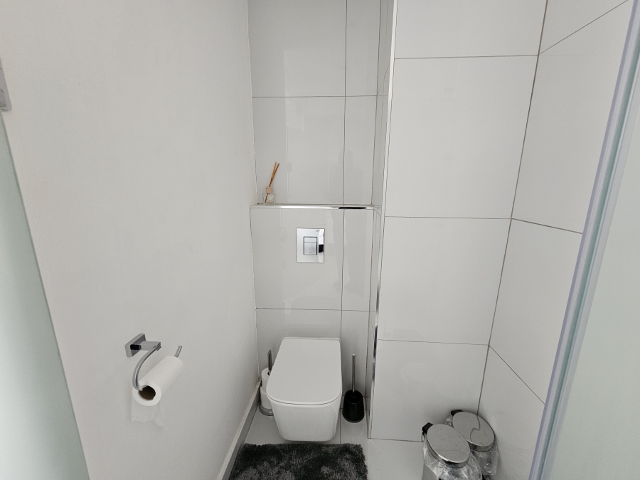 To Let 2 Bedroom Property for Rent in Sandown Gauteng