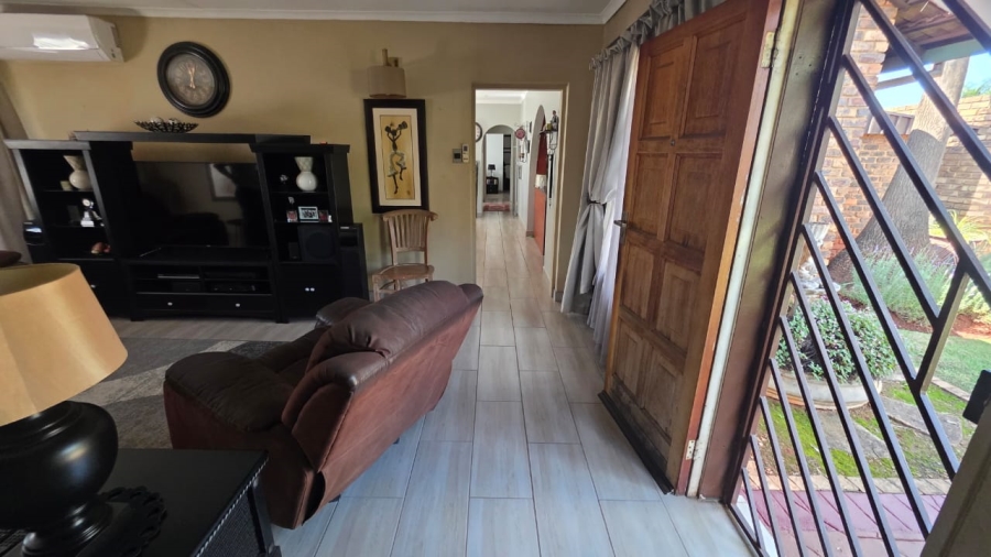 6 Bedroom Property for Sale in Doornpoort Gauteng