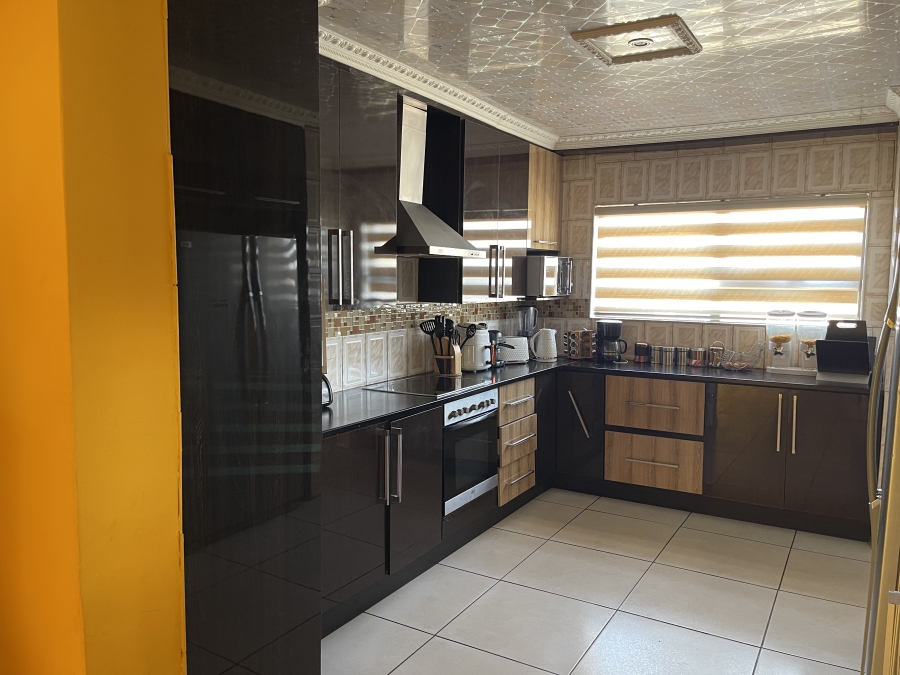 5 Bedroom Property for Sale in Eligwa Estate Gauteng