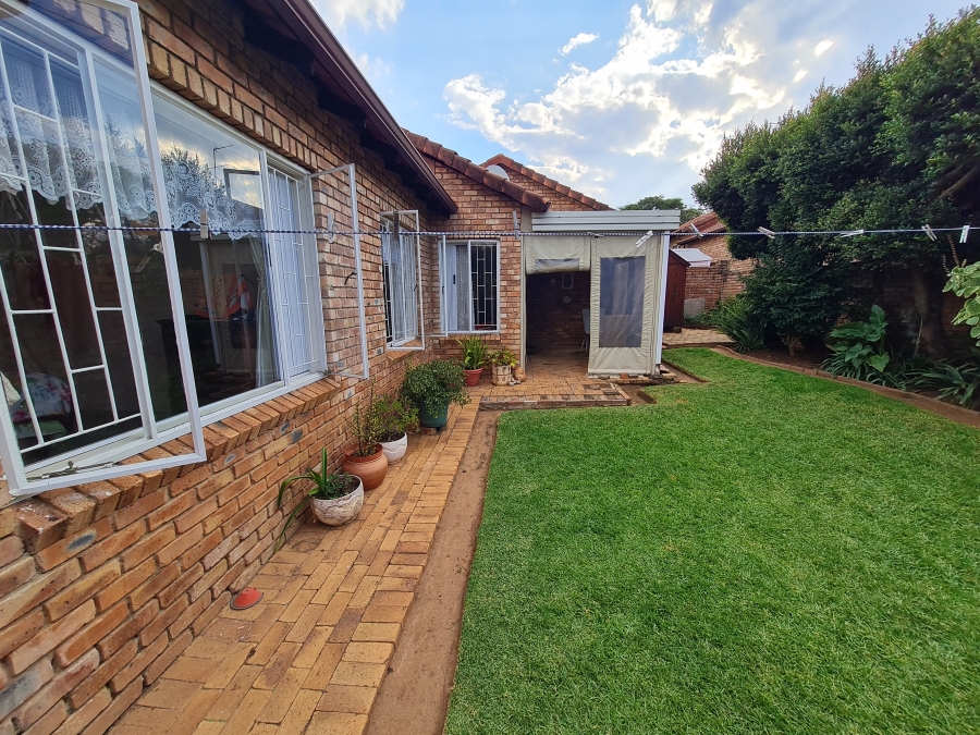 2 Bedroom Property for Sale in Olivedale Gauteng