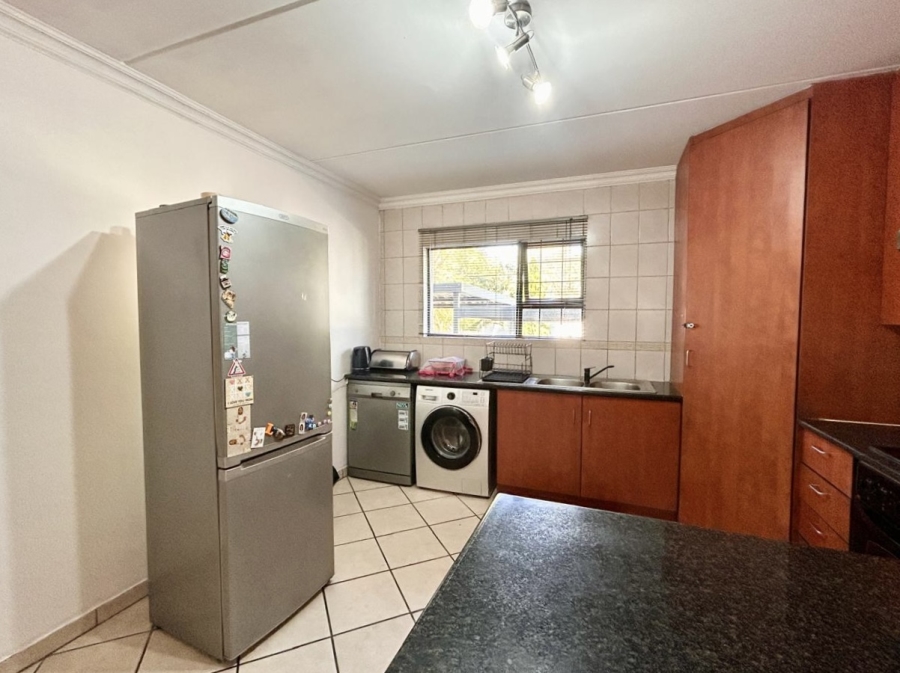 2 Bedroom Property for Sale in Sunninghill Gauteng