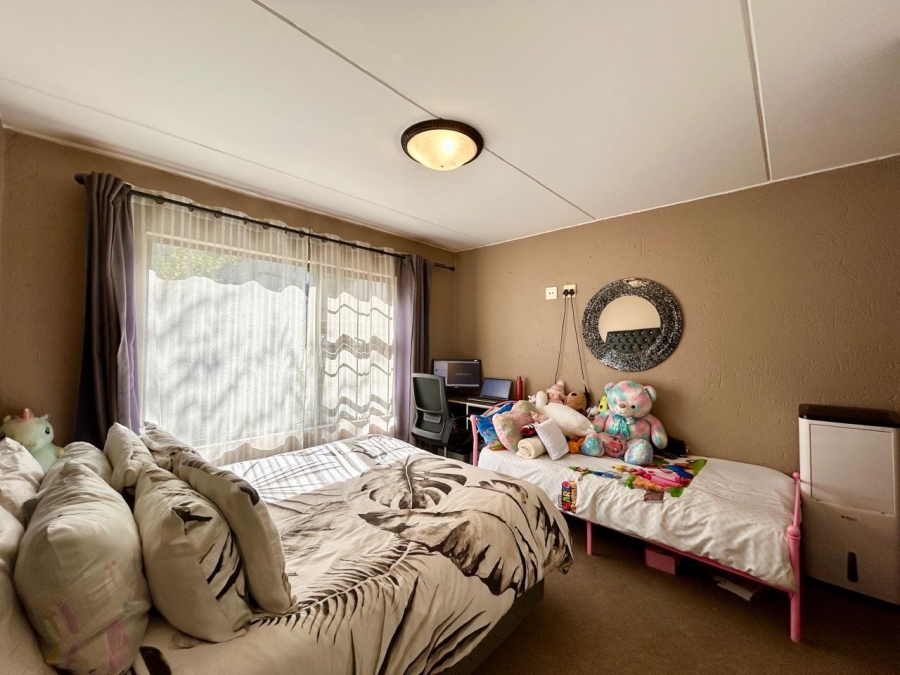 2 Bedroom Property for Sale in Sunninghill Gauteng
