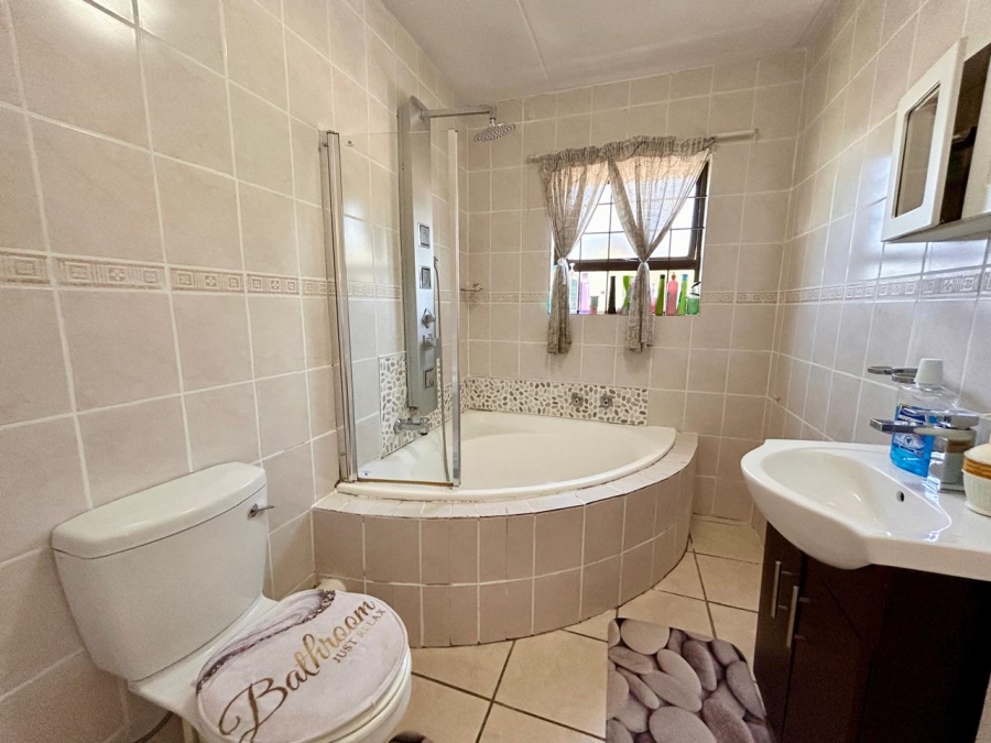 2 Bedroom Property for Sale in Sunninghill Gauteng