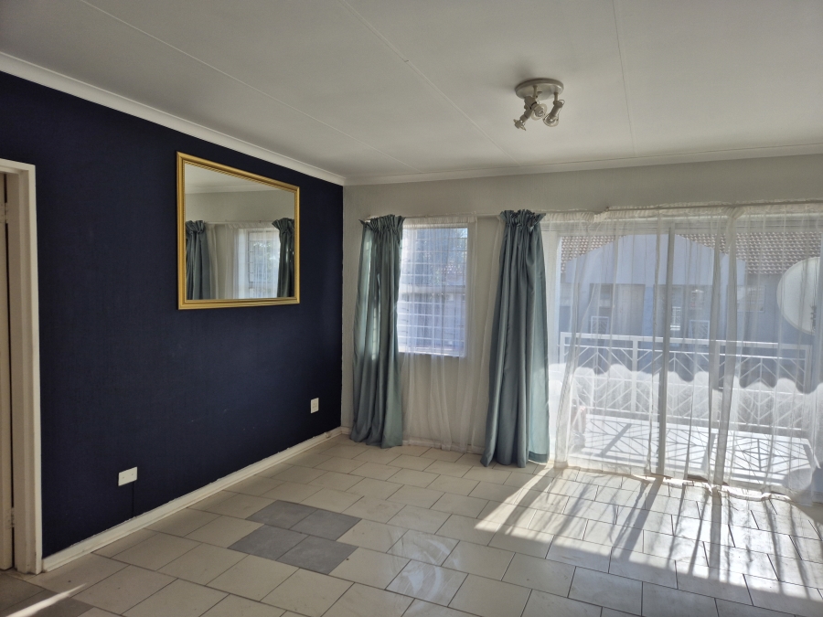 To Let 2 Bedroom Property for Rent in Fairland Gauteng