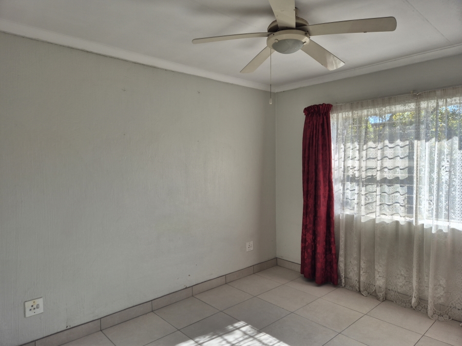 To Let 2 Bedroom Property for Rent in Fairland Gauteng