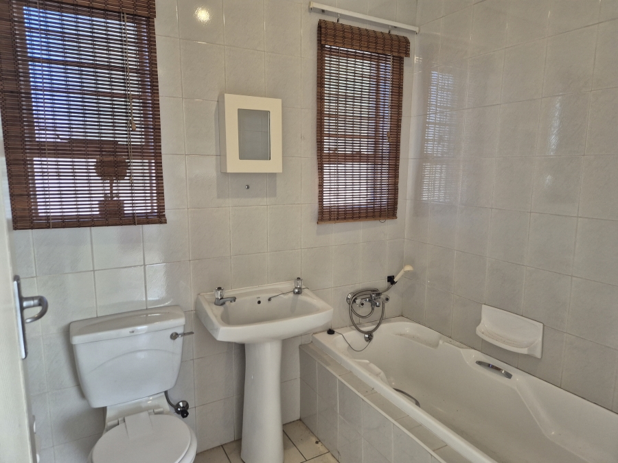 To Let 2 Bedroom Property for Rent in Fairland Gauteng