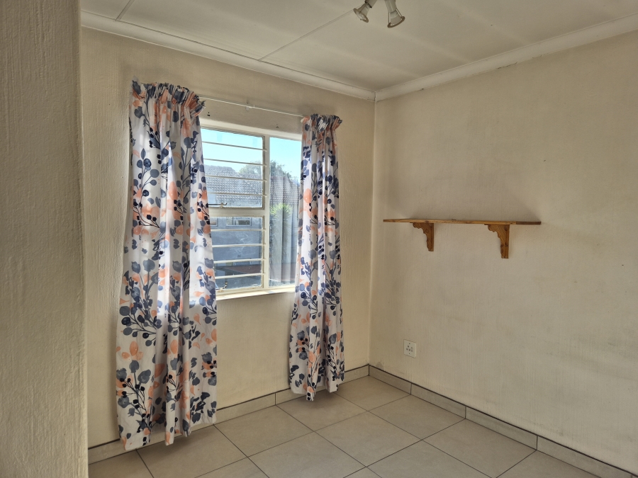 To Let 2 Bedroom Property for Rent in Fairland Gauteng