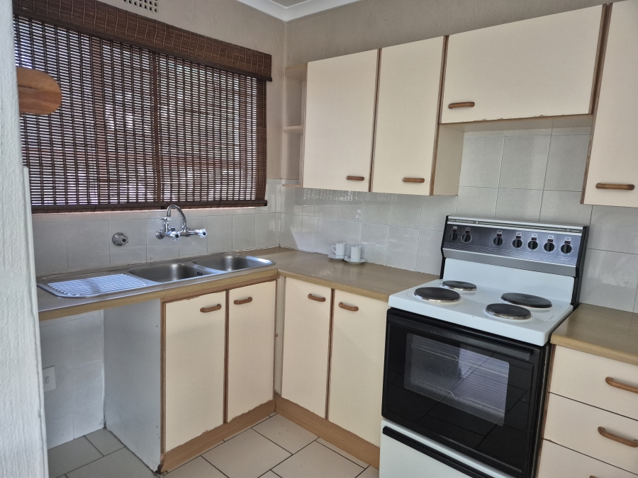 To Let 2 Bedroom Property for Rent in Fairland Gauteng