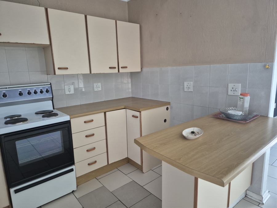 To Let 2 Bedroom Property for Rent in Fairland Gauteng