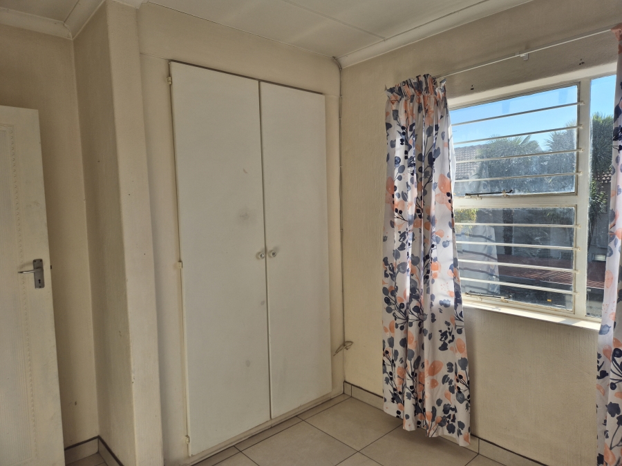 To Let 2 Bedroom Property for Rent in Fairland Gauteng