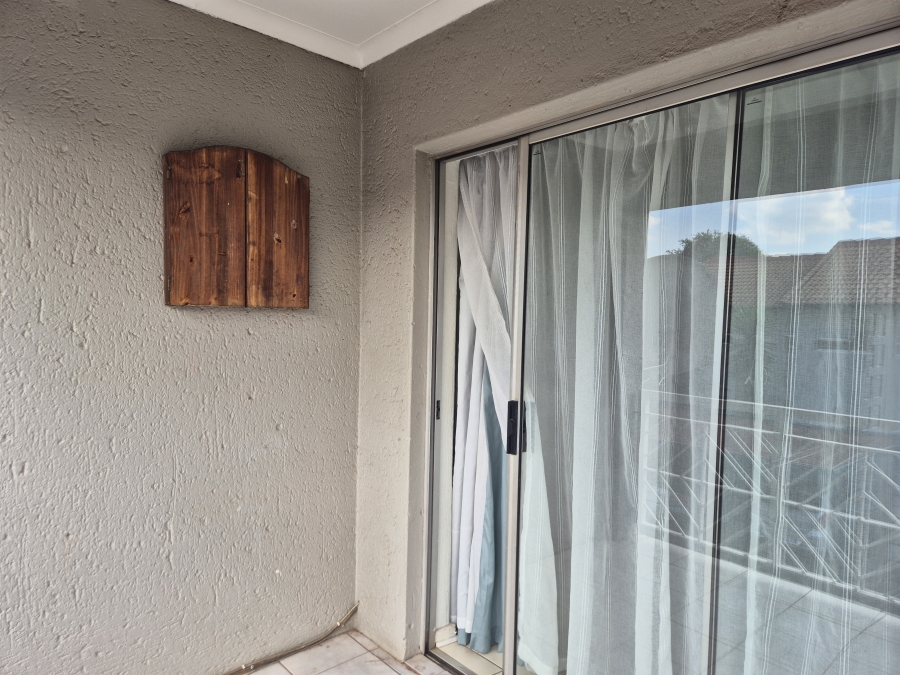 To Let 2 Bedroom Property for Rent in Fairland Gauteng