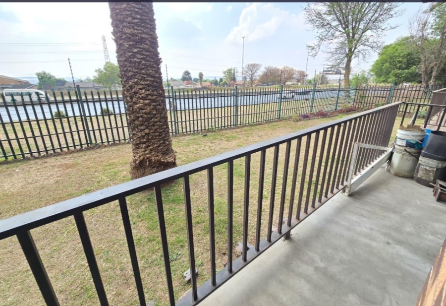 2 Bedroom Property for Sale in Crown Gauteng