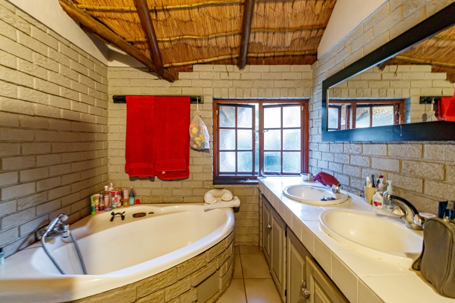 4 Bedroom Property for Sale in Randjesfontein A H Gauteng