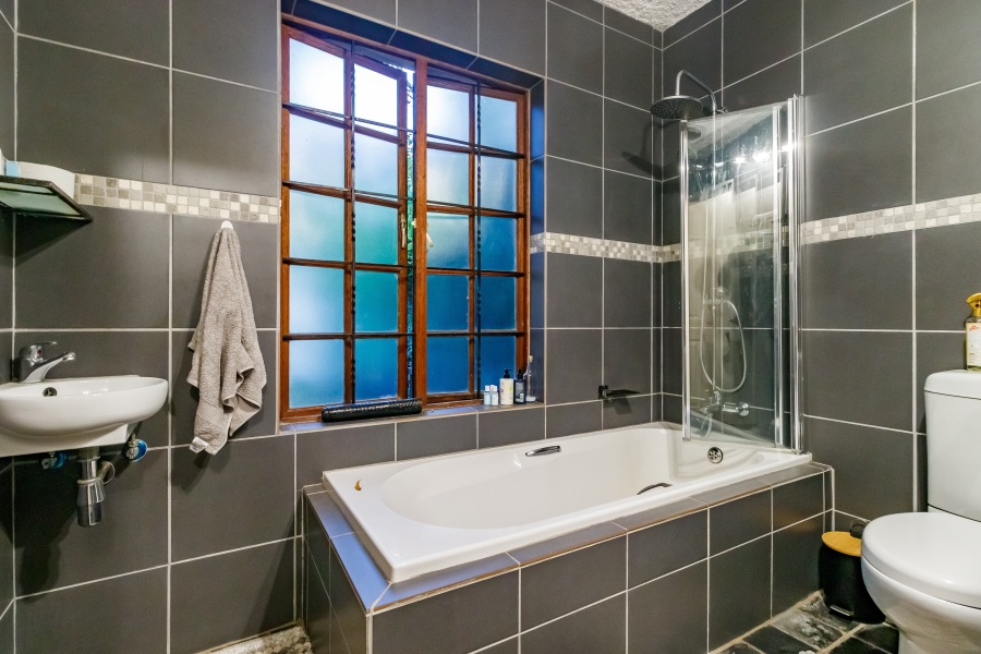 4 Bedroom Property for Sale in Randjesfontein A H Gauteng