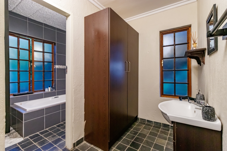 4 Bedroom Property for Sale in Randjesfontein A H Gauteng