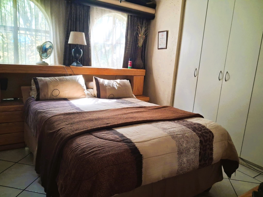 6 Bedroom Property for Sale in Austinview Gauteng