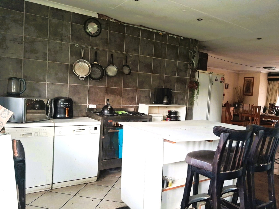 6 Bedroom Property for Sale in Austinview Gauteng