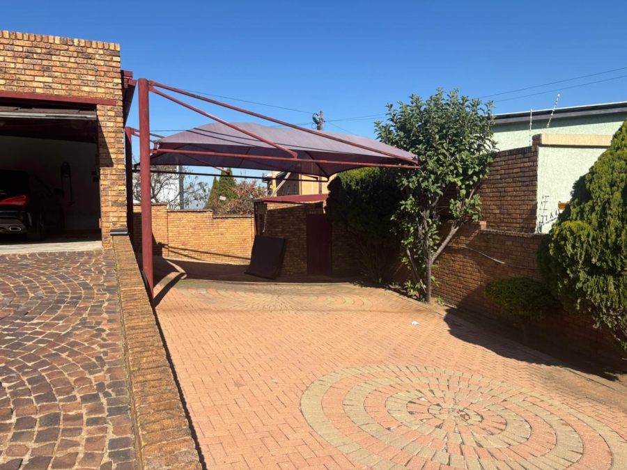 4 Bedroom Property for Sale in Oakdene Gauteng