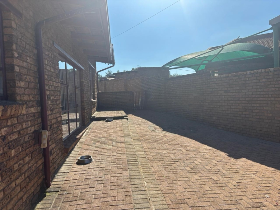 4 Bedroom Property for Sale in Oakdene Gauteng