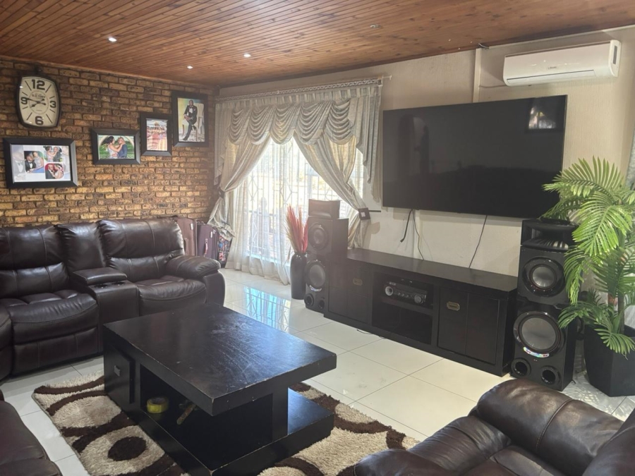 4 Bedroom Property for Sale in Oakdene Gauteng