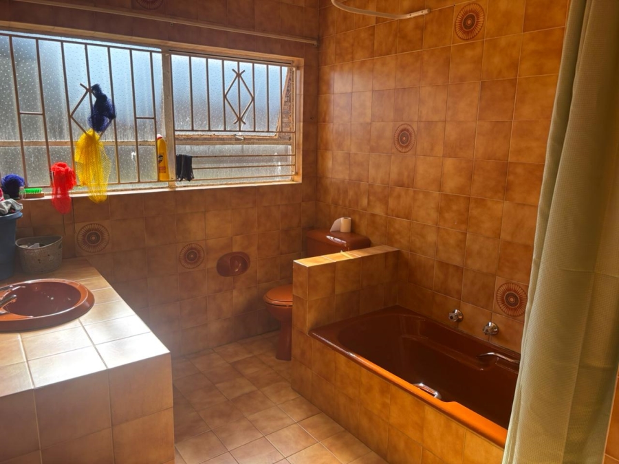 4 Bedroom Property for Sale in Oakdene Gauteng