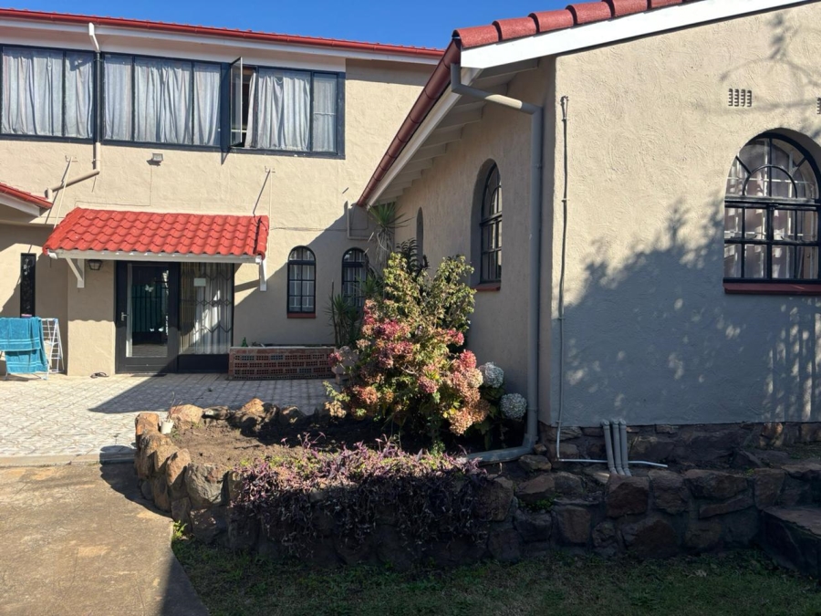 8 Bedroom Property for Sale in Oakdene Gauteng