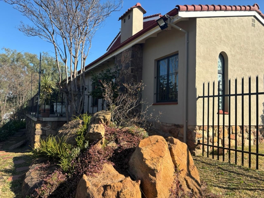 8 Bedroom Property for Sale in Oakdene Gauteng