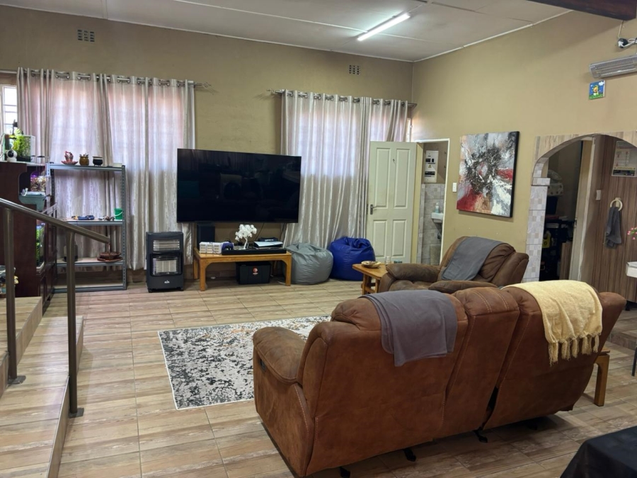 8 Bedroom Property for Sale in Oakdene Gauteng