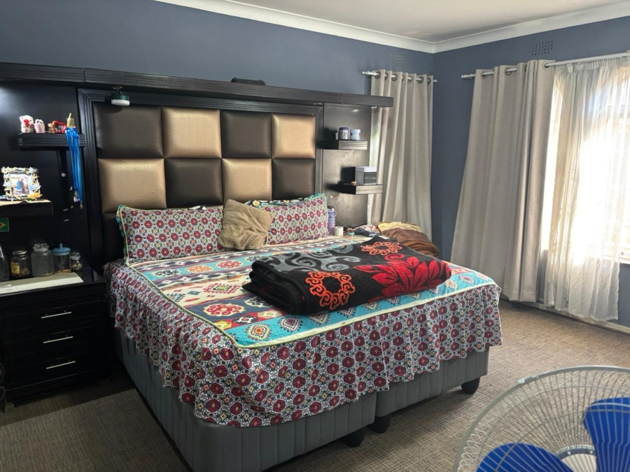 8 Bedroom Property for Sale in Oakdene Gauteng