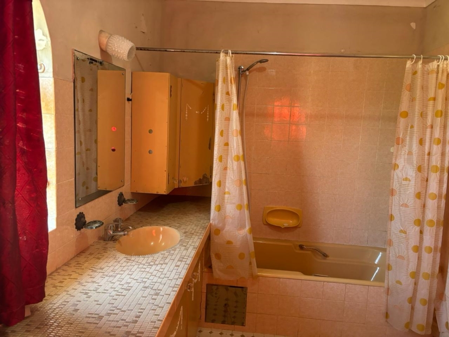 8 Bedroom Property for Sale in Oakdene Gauteng