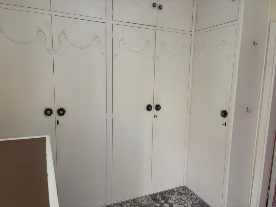 8 Bedroom Property for Sale in Oakdene Gauteng