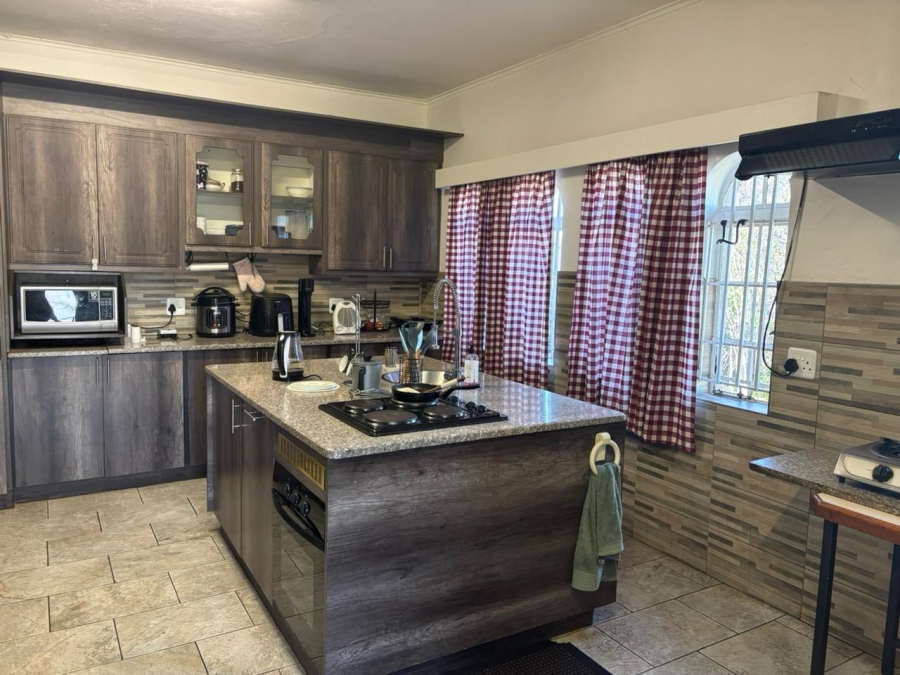 8 Bedroom Property for Sale in Oakdene Gauteng