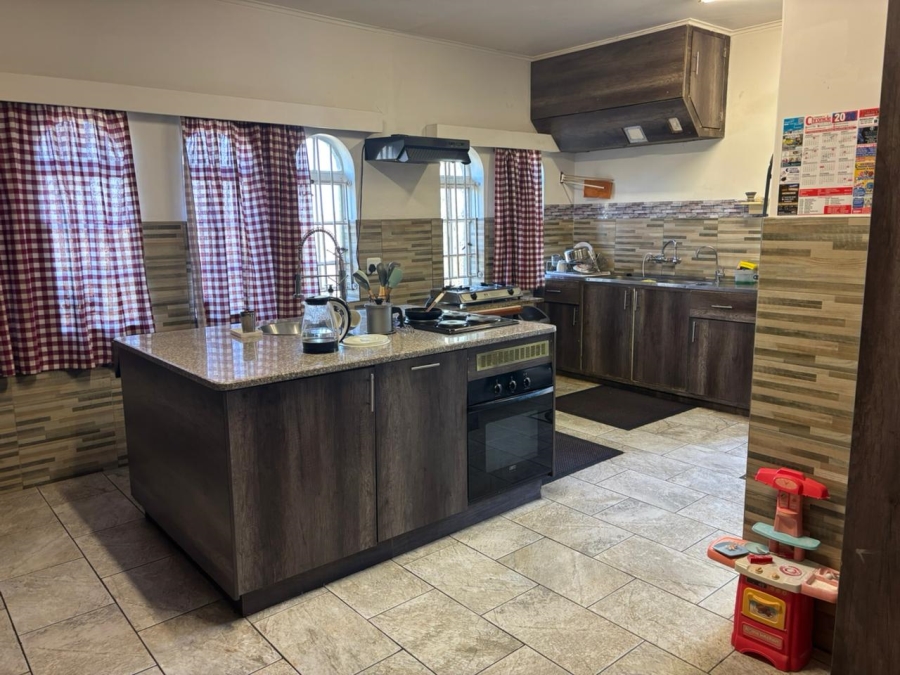 8 Bedroom Property for Sale in Oakdene Gauteng