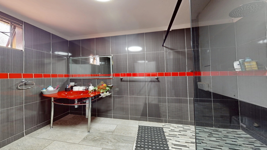 5 Bedroom Property for Sale in Primrose Hill Gauteng