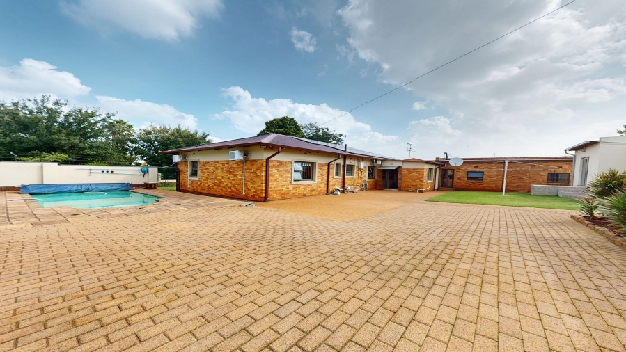 5 Bedroom Property for Sale in Primrose Hill Gauteng