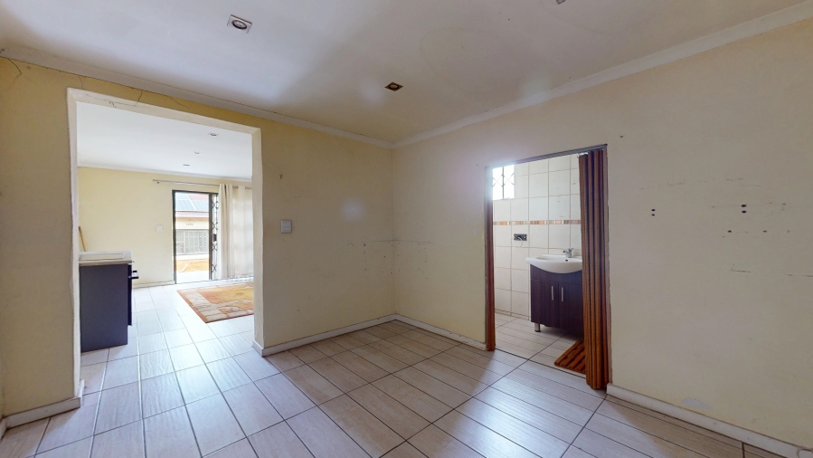 5 Bedroom Property for Sale in Primrose Hill Gauteng