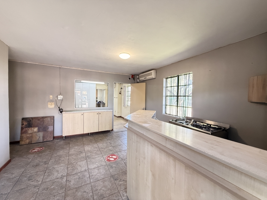 To Let Commercial Property for Rent in Rooihuiskraal Gauteng