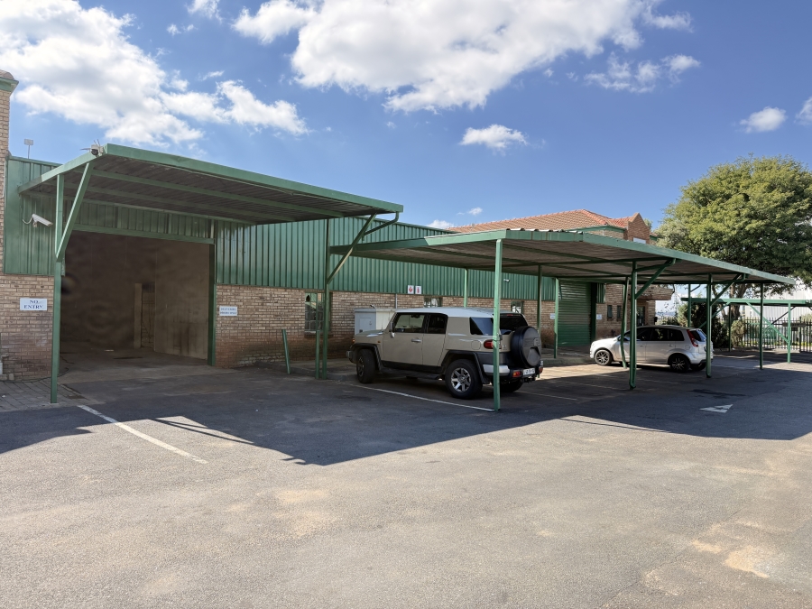 To Let Commercial Property for Rent in Rooihuiskraal Gauteng