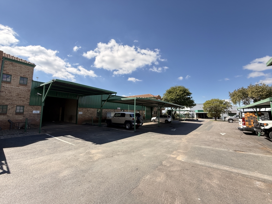 To Let Commercial Property for Rent in Rooihuiskraal Gauteng