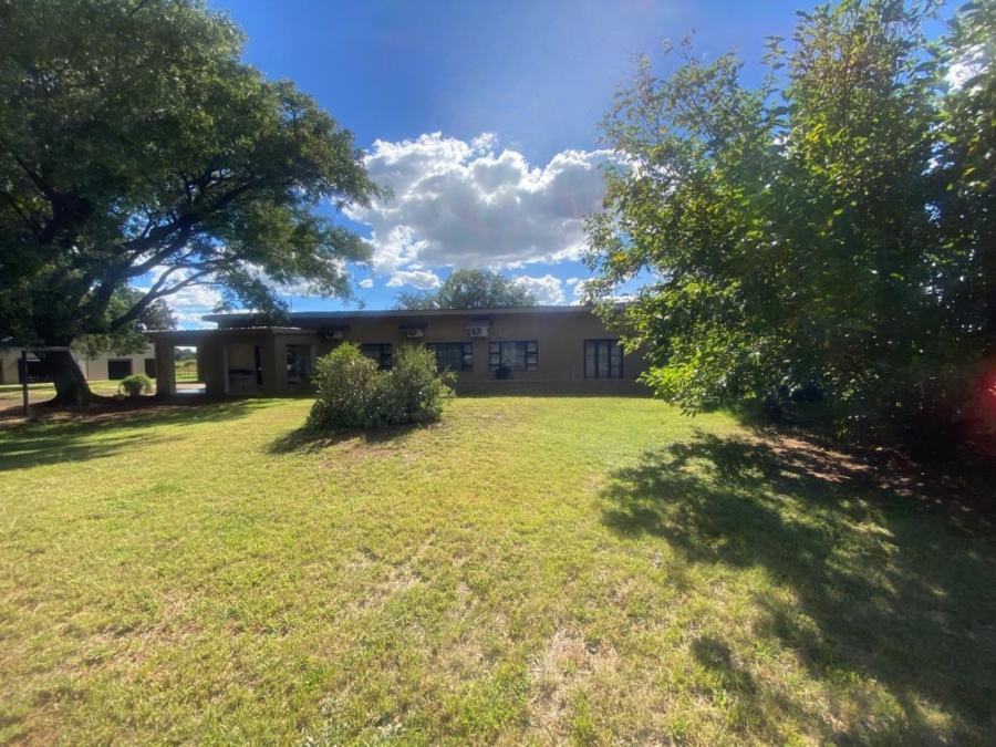 5 Bedroom Property for Sale in Mullerstuine Gauteng