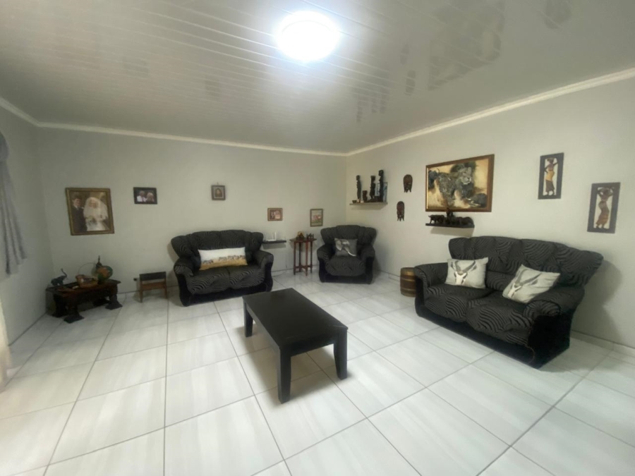 5 Bedroom Property for Sale in Mullerstuine Gauteng