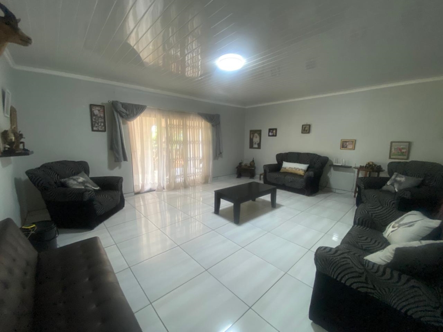 5 Bedroom Property for Sale in Mullerstuine Gauteng