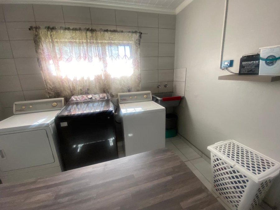5 Bedroom Property for Sale in Mullerstuine Gauteng