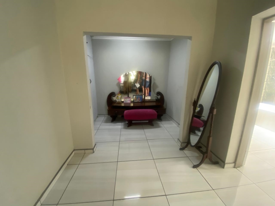 5 Bedroom Property for Sale in Mullerstuine Gauteng
