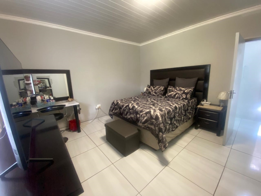 5 Bedroom Property for Sale in Mullerstuine Gauteng