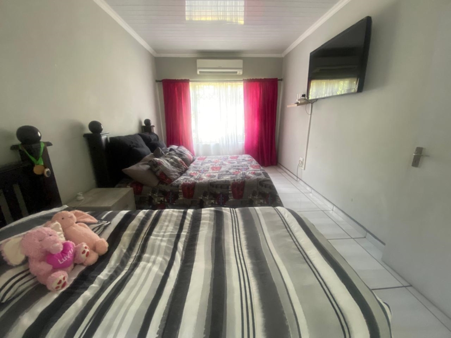 5 Bedroom Property for Sale in Mullerstuine Gauteng
