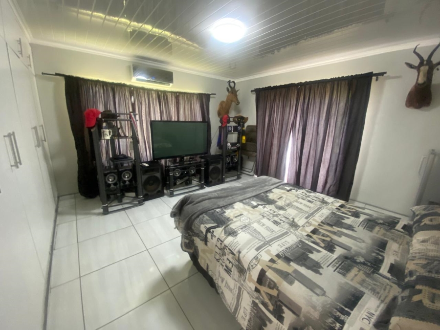 5 Bedroom Property for Sale in Mullerstuine Gauteng